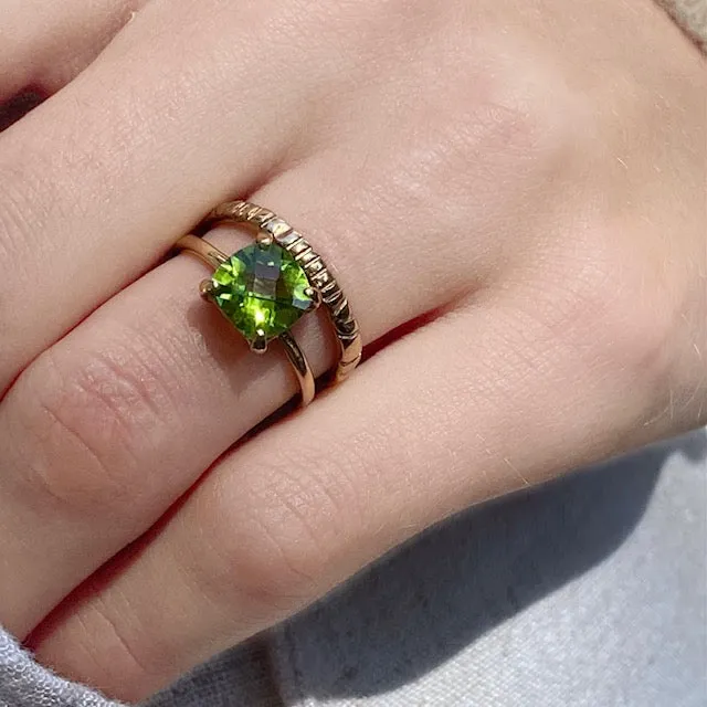Mini Kara Ring, Peridot, 9kt Yellow Gold